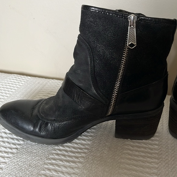 Donald J. Pliner leather ankle boots - Picture 6 of 16